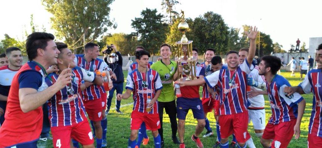 Con más de un siglo de vida, el club tricolor reafirma su papel como emblema deportivo y social de la localidad de Arias.