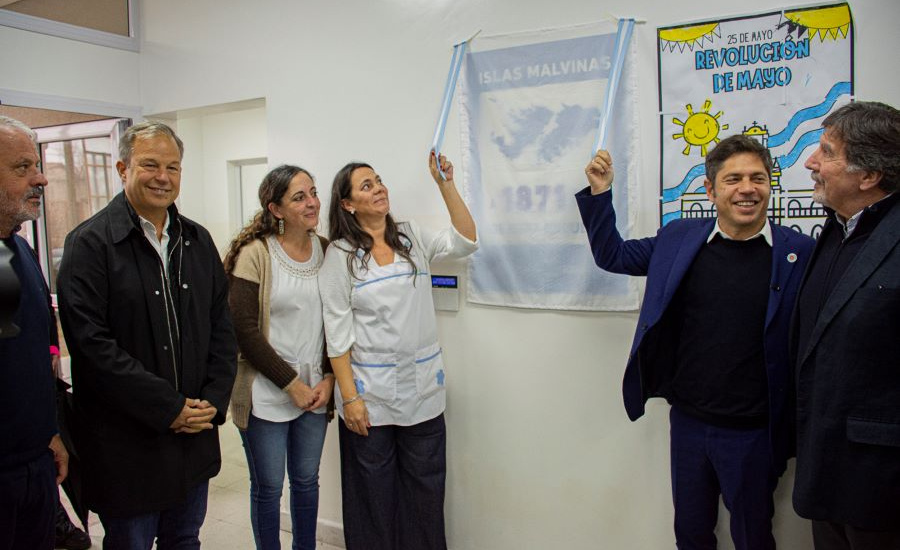 El gobernador de la provincia de Buenos Aires, Axel Kicillof, y el intendente Mariano Cascallares encabezaron este martes la inauguración de la nueva Escuela de Educación Especial Nº 510 en el Municipio de Almirante Brown (límite entre Longchamps y Glew), junto al director general de Cultura y Educación bonaerense, Alberto Sileoni.
