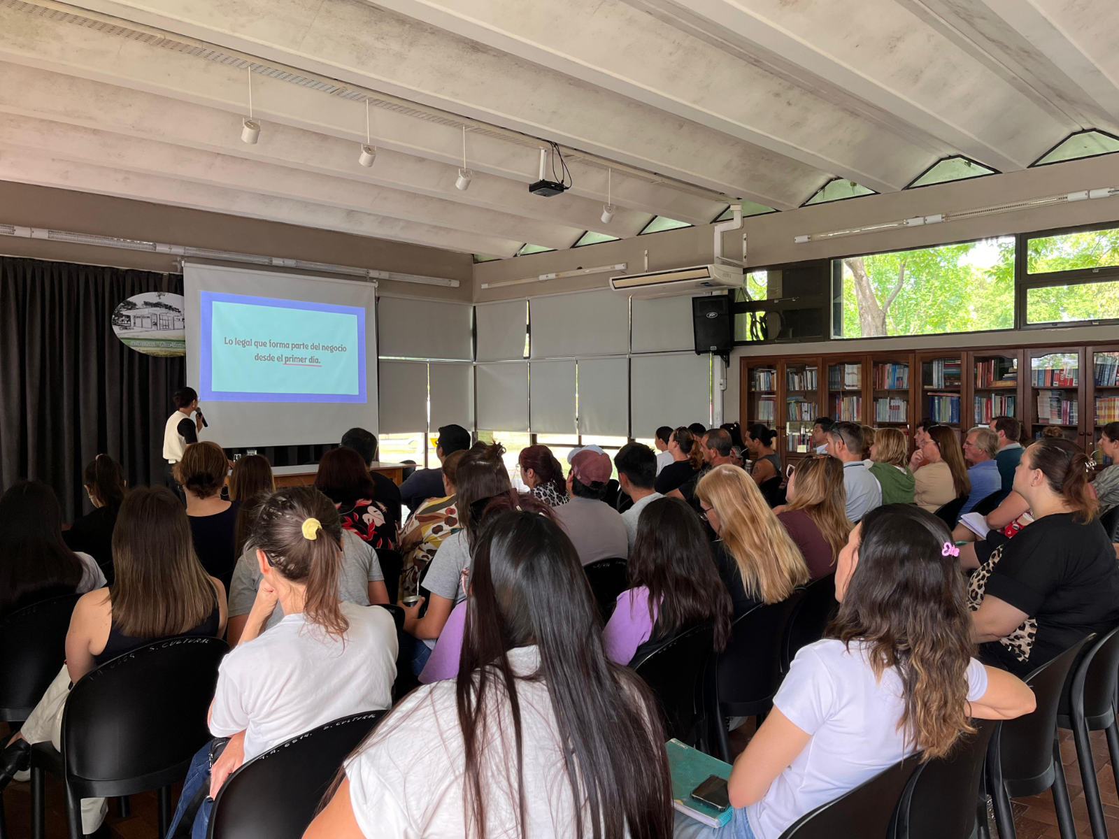 Emprendedores locales participaron de una capacitación en educación financiera y aspectos legales, organizada junto a la Secretaría de Desarrollo Productivo.