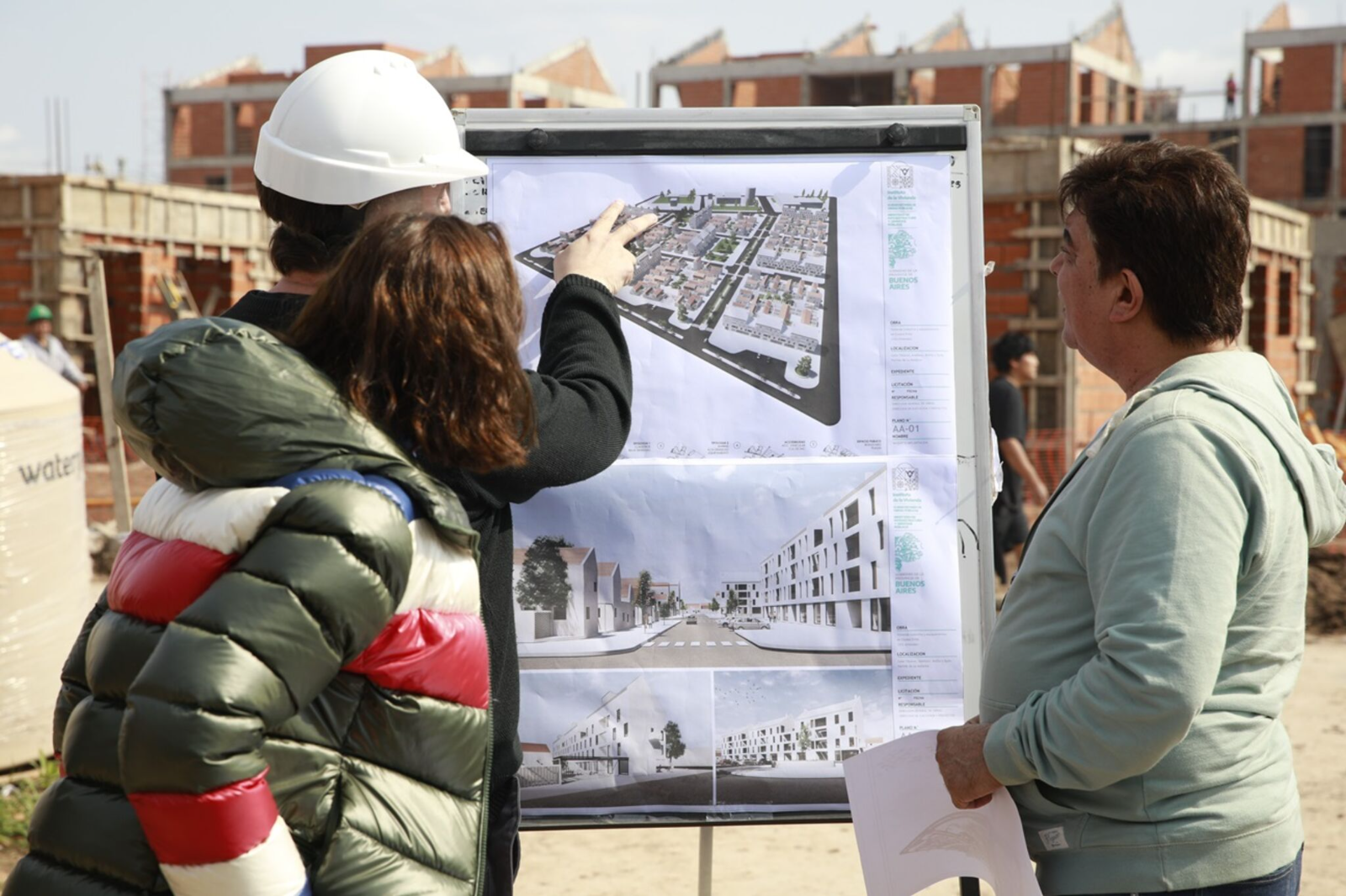 Fernando Espinoza recorrió la construcción de más de 300 viviendas en Ciudad Evita, una de las obras de desarrollo urbano más grandes de la Argentina.