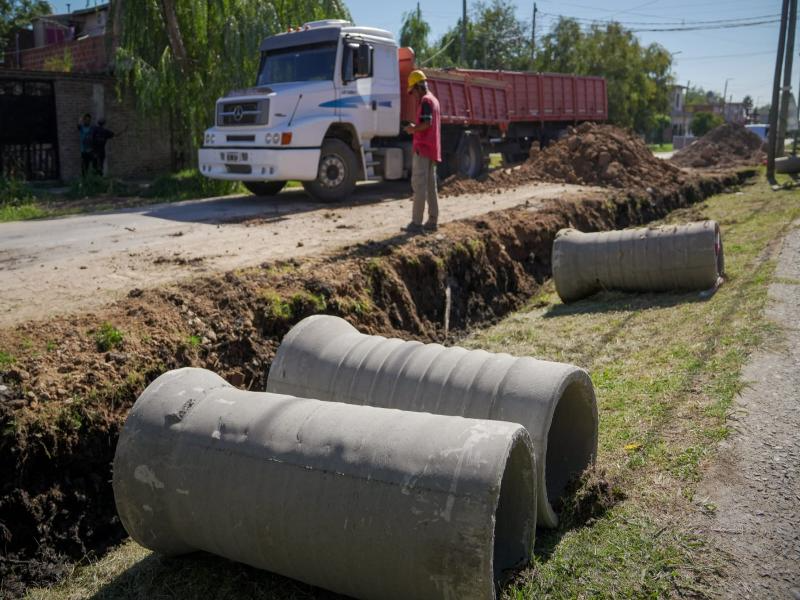Mejoran el sistema pluvial en Santa Marta y Albertina para evitar inundaciones y optimizar el escurrimiento.
