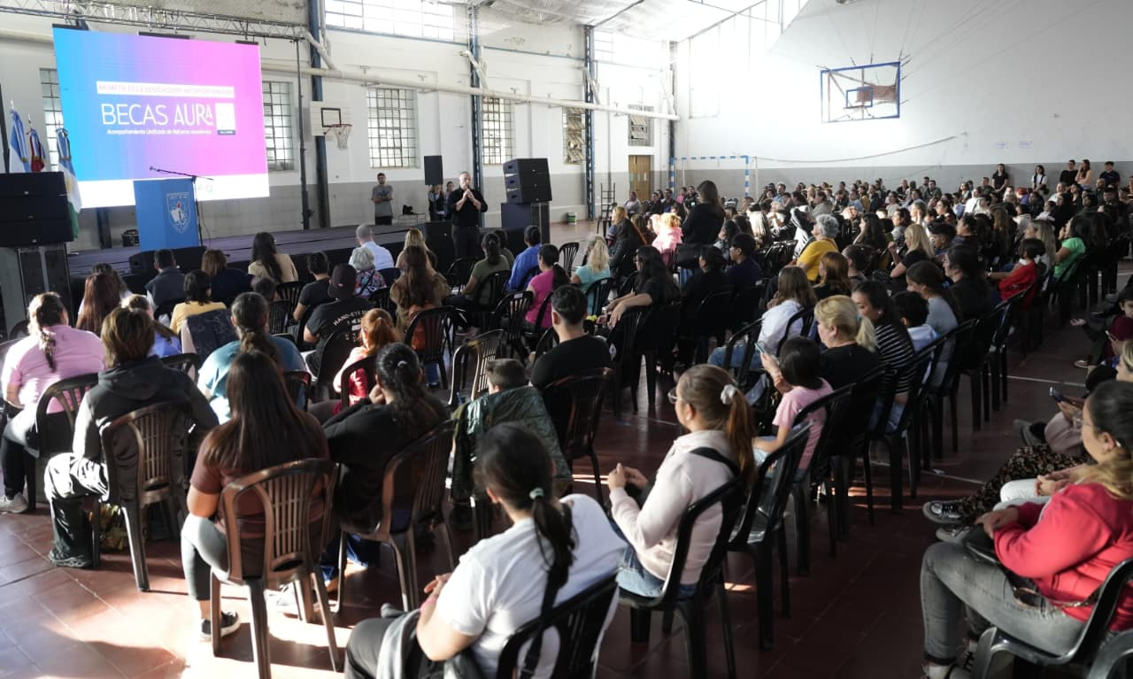 El programa de Acompañamiento Unificado de Refuerzo Académico contempla un aporte mensual  sujeto al cumplimiento de requisitos y objetivos académicos.
