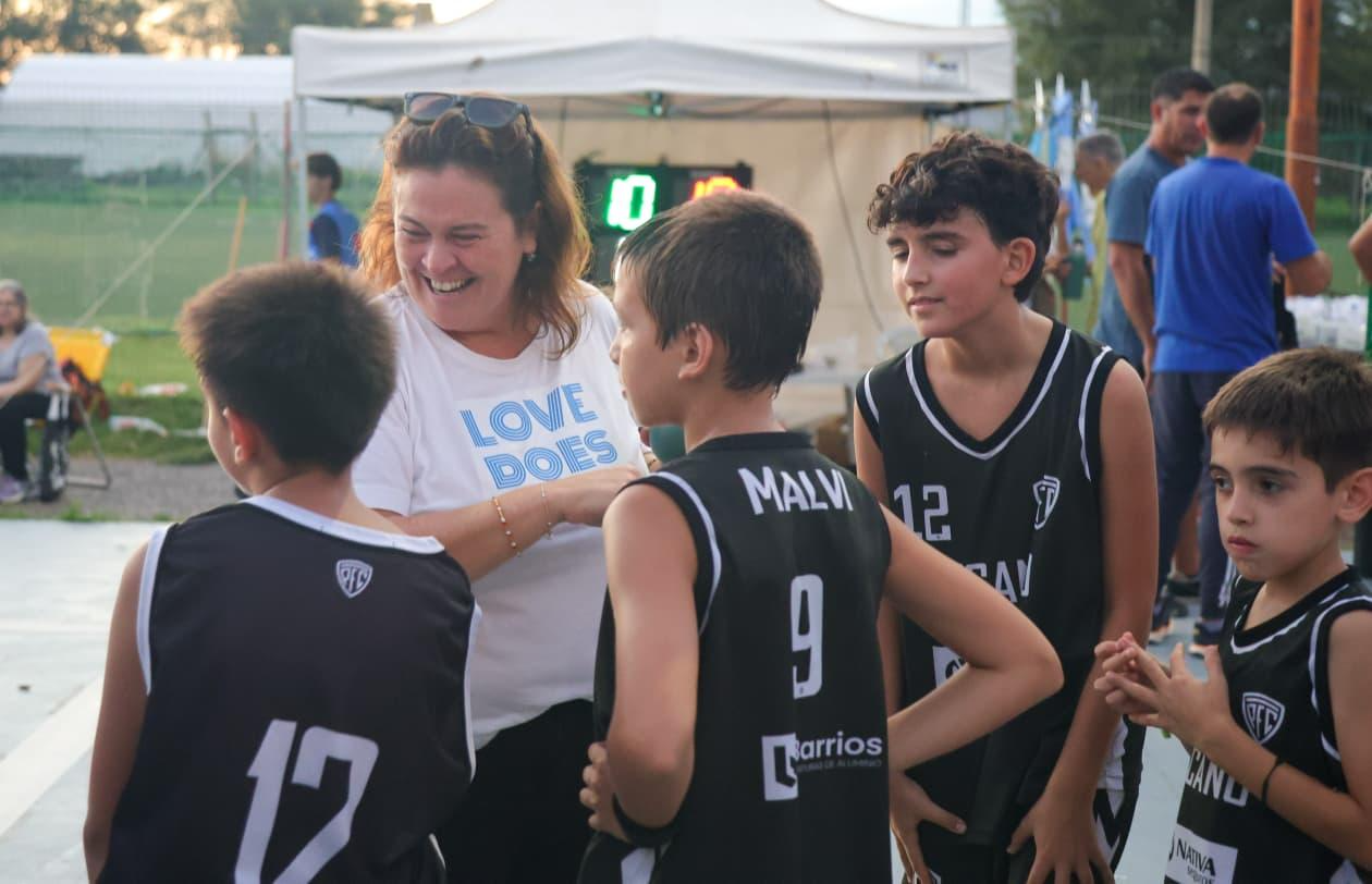La Municipalidad y Par 21 hicieron la tercera edición con seis equipos mixtos en el playón de calles 21 y 10.