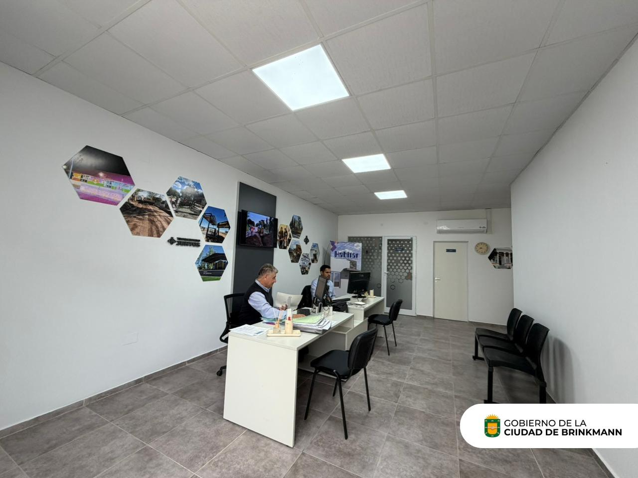 El espacio fue reacondicionado y funcionará en calle Pitt Funes 1044. Durante el acto, autoridades destacaron los objetivos de la mejora y recorrieron las instalaciones.