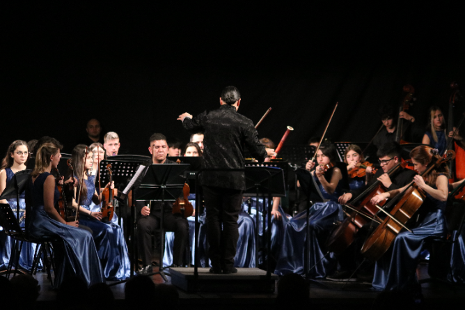 La temporada inicia el 25 de abril en el Teatro Brazzola con música clásica y un director invitado.