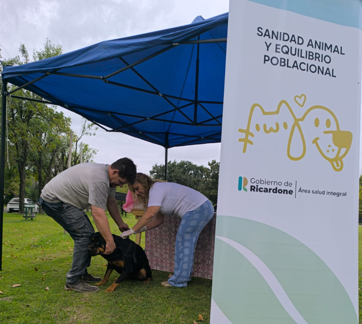 La comuna de la localidad vecina a San Lorenzo, lleva adelante desde 2024 una campaña libre y gratuita de vacunación antirrábica y castraciones, apuntando a la sanidad animal y a la salud pública.