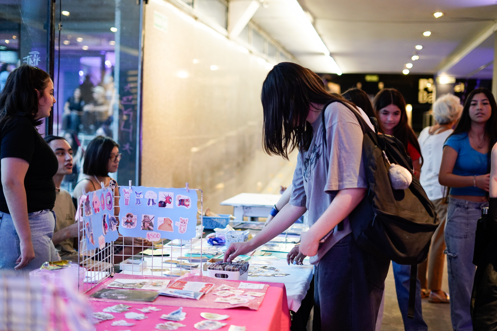 El Cultural Fontanarrosa presentó actividades gratuitas en Rosario con música, freestyle, cine, k-pop y figuritas del Mundial.