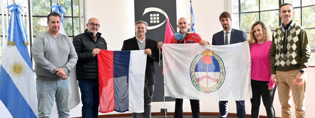 El municipio de San Salvador de Jujuy recibió al corredor que unió Ushuaia y Jujuy para promover salud, actividad física y prevención de enfermedades. 
