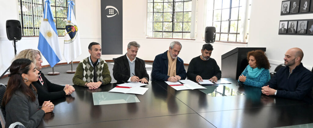 La Municipalidad, la Secretaría de Cultura de la Provincia y el INT firmaron un convenio para el “Programa de Desarrollo para Producción de Espectáculos Infantiles – Jujuy 2026”.