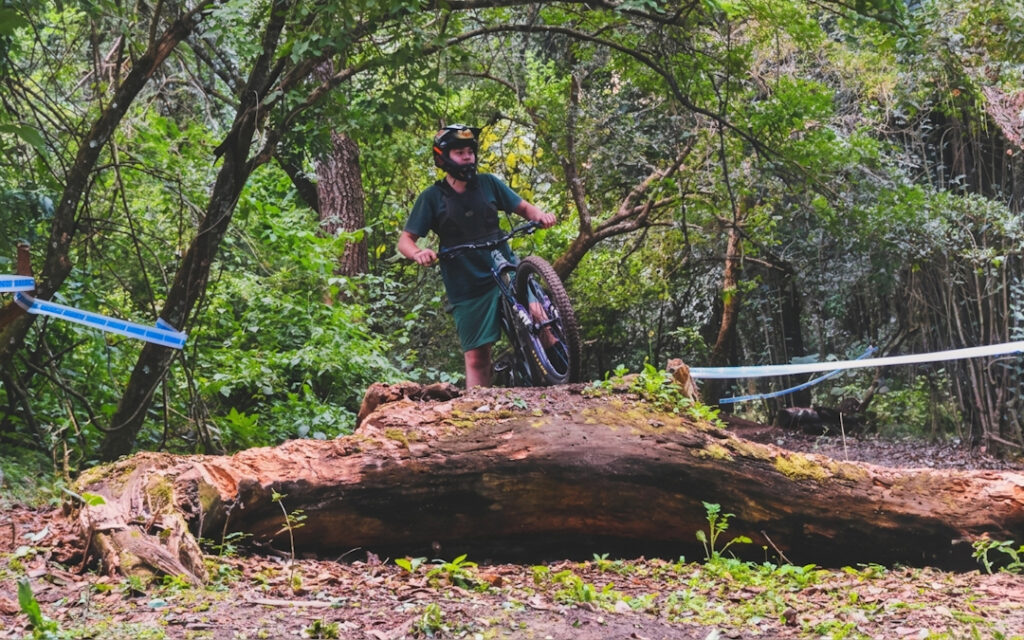 La invitación se extiende a vecinos, familias y público en general que desee acercarse a alentar y disfrutar de un fin de semana deportivo en Los Perales.