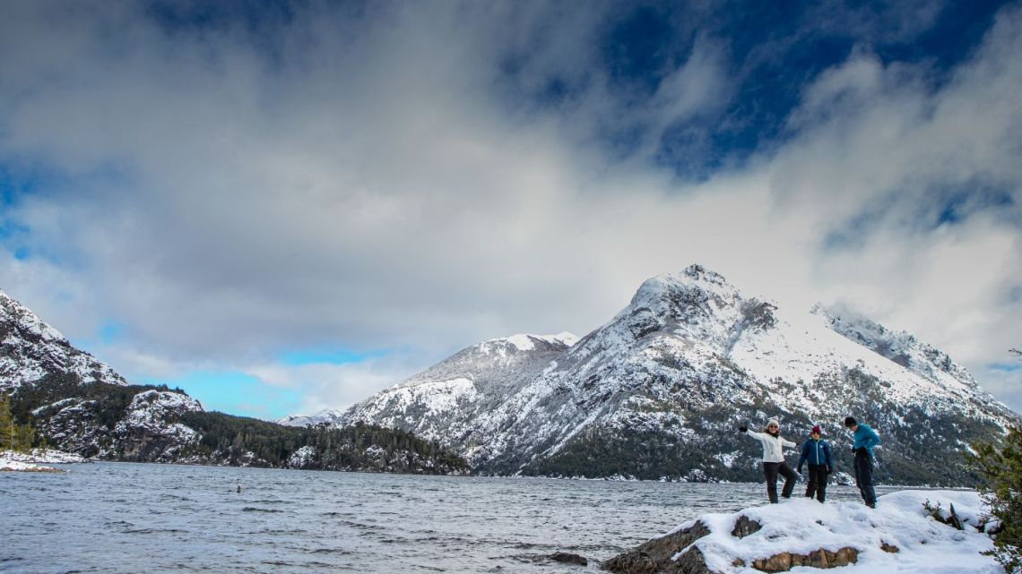 La provincia promocionó en Neuquén sus destinos de cordillera, costa atlántica y turismo de naturaleza para la próxima temporada invernal.