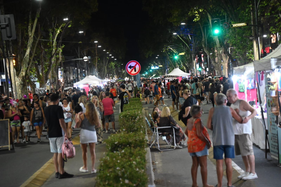 La propuesta será el viernes 15, de 19 a 23, sobre San Martín entre O.V. Andrade e Hilarión de la Quintana, con música, descuentos y opciones gastronómicas.