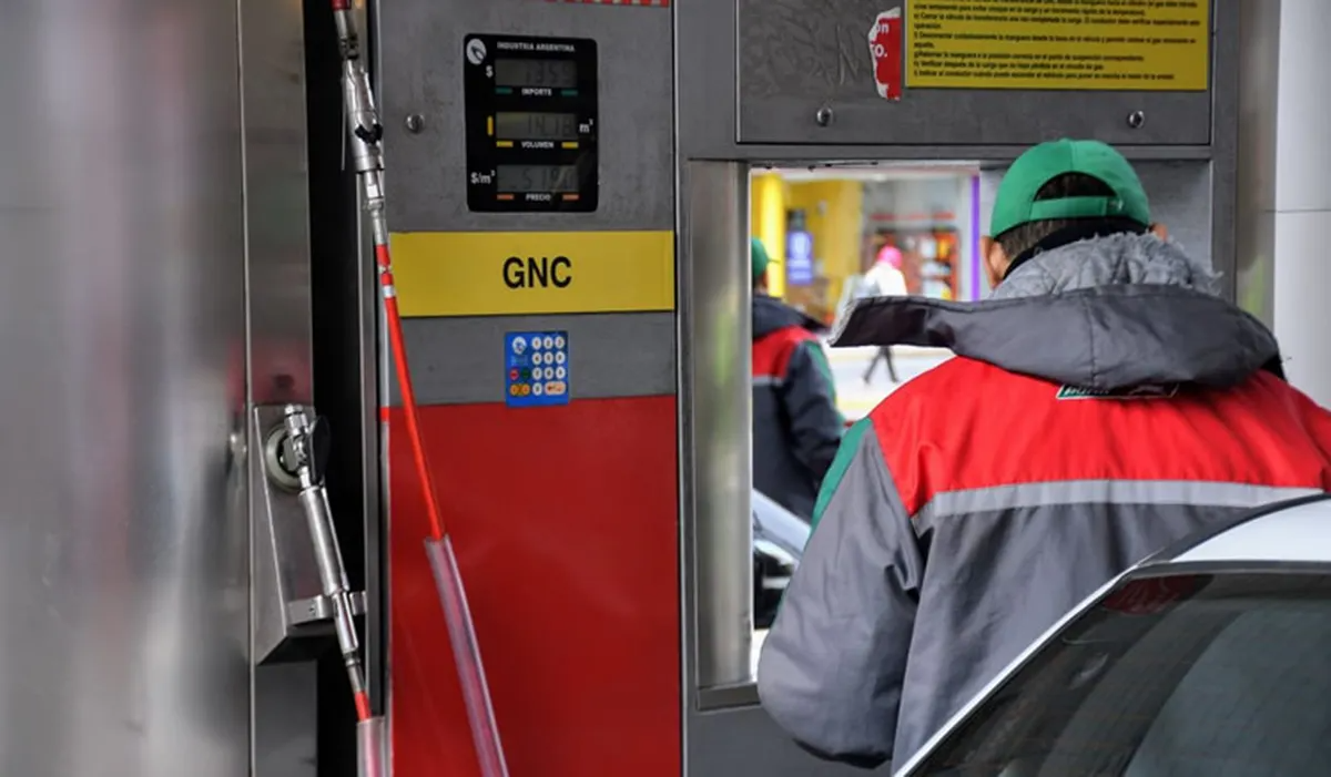 El aumento redujo la diferencia de precio con la nafta, una de las principales ventajas del combustible. Conocé los nuevos valores.