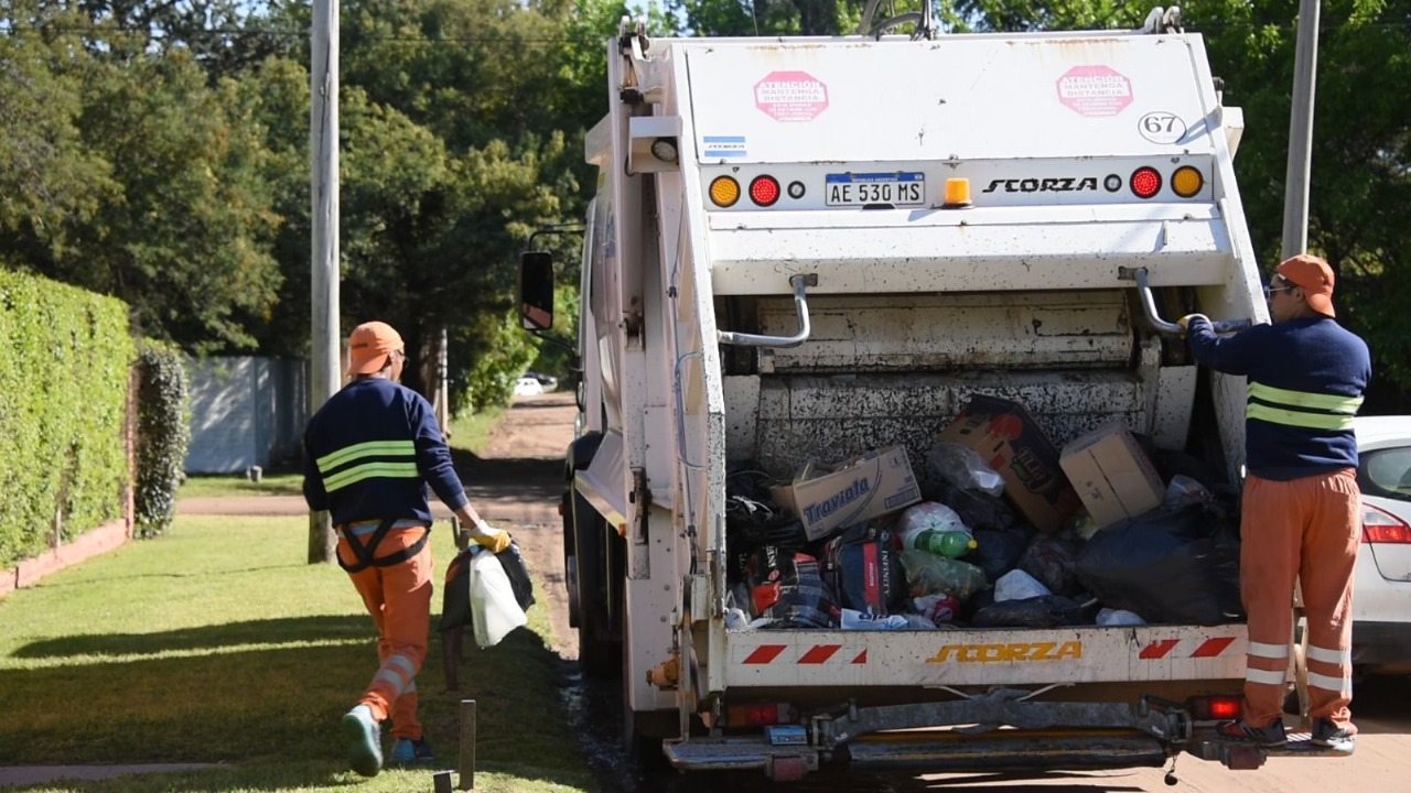 La Municipalidad detalló cronogramas de recolección, barrido, transporte y Mercado Municipal para el 25 de mayo. 