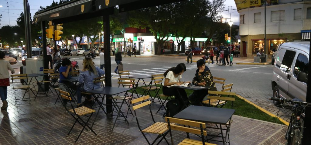 El Municipio busca consolidar hábitos de compra dentro de Luján de Cuyo y reconocer a quienes apoyan al comercio del distrito a través de beneficios.