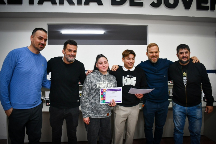 La Provincia entregó 30 kits completos para la Escuela de Barbería de Ezeiza y reforzó las políticas de capacitación e inserción laboral.