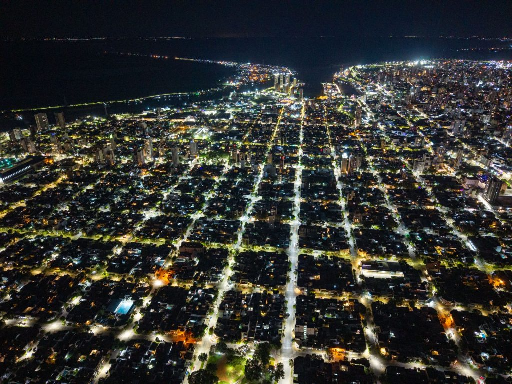 La Municipalidad ya reemplazó 2.297 luminarias y avanzará con otras 2.432 entre junio y agosto para alcanzar el ciento por ciento de cobertura led.