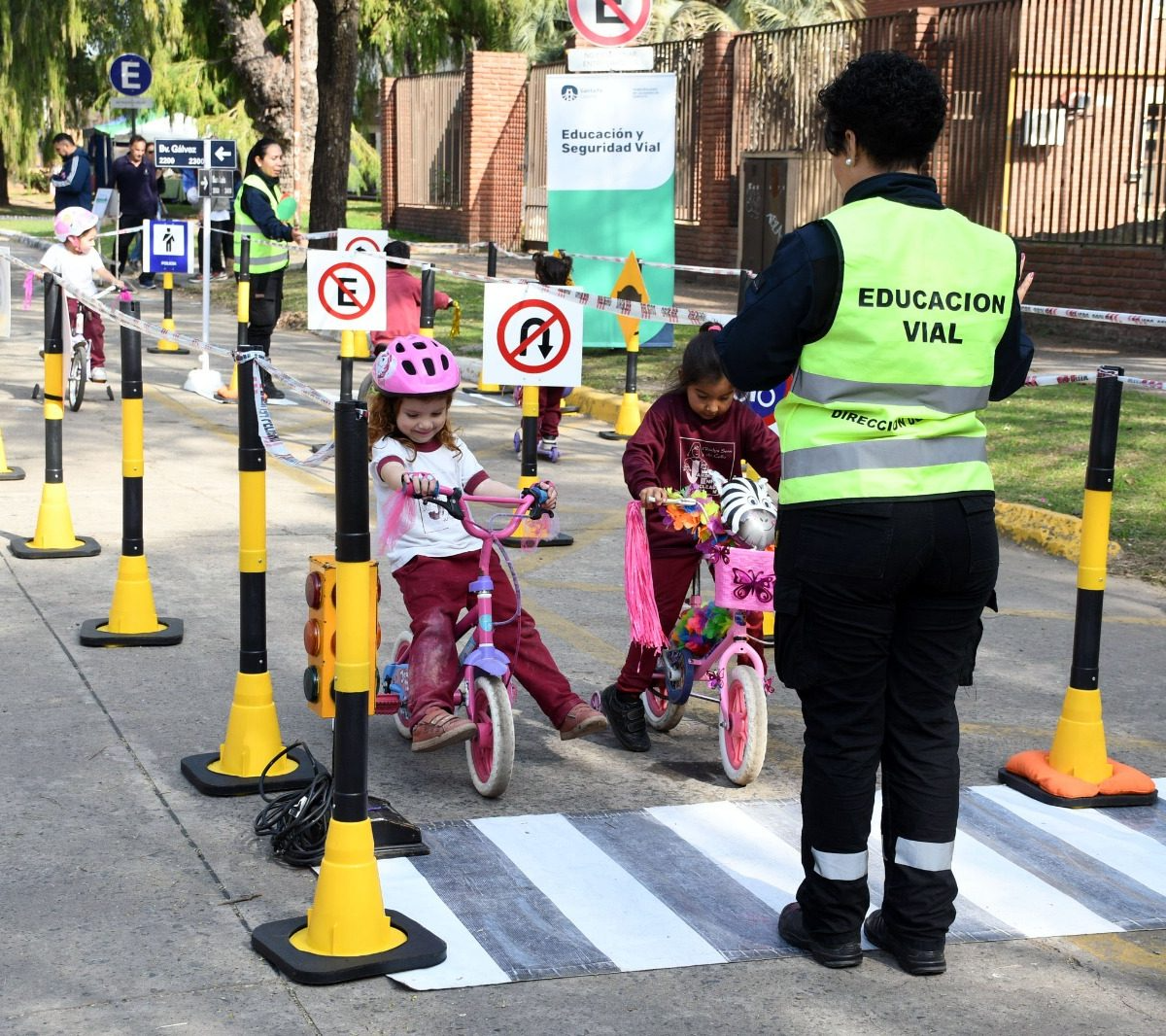 Obras, educación vial y prevención fortalecen la estrategia municipal para reducir accidentes y mejorar la convivencia urbana.