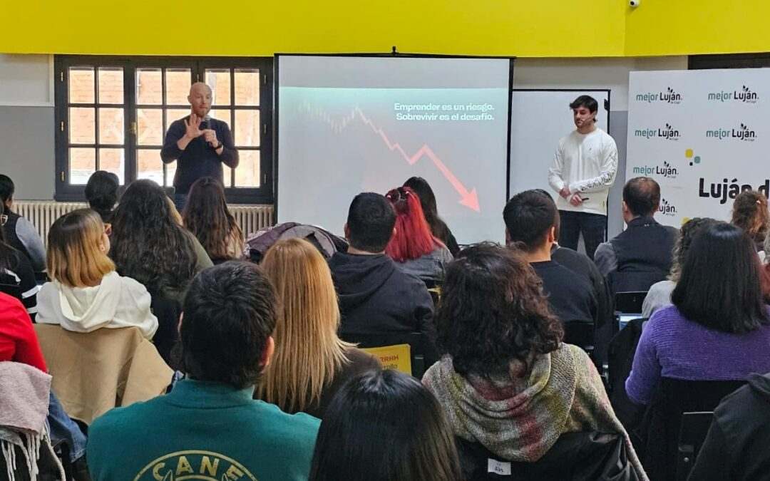 La Municipalidad reunió a más de 100 vecinos en una formación gratuita sobre gestión y digitalización.