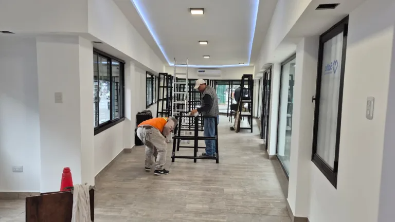 La Municipalidad de Salta avanza en la etapa final del Almacén de Emprendedores en Buenos Aires y San Martín. La apertura será a fin de mes y busca potenciar la exhibición y venta de productos locales.
