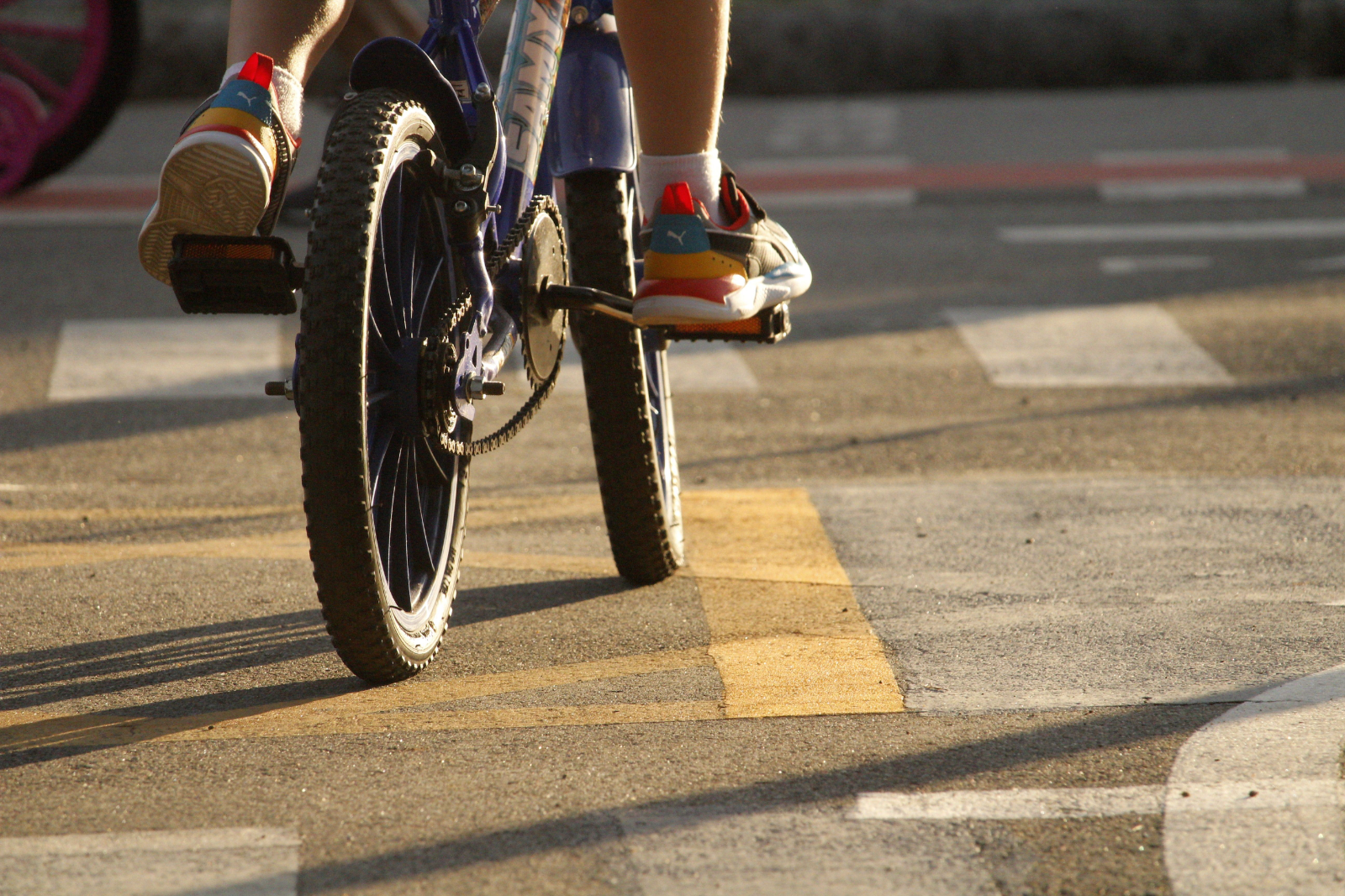 La Municipalidad abrió la “Compra de artículos de señalización vial para nuevas bicisendas en la Ciudad”. Presupuesto: $58.380.000. Presentación: 2/7/2026 10:00 apertura: 10:30.