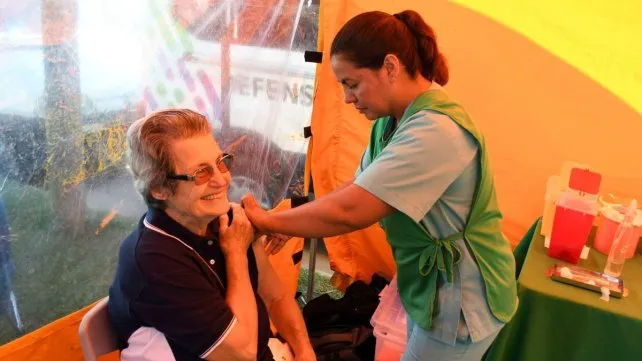 La campaña Modo Vacuna recorrerá distintos puntos de la ciudad con dosis contra la gripe, neumonía, VSR y tos convulsa.