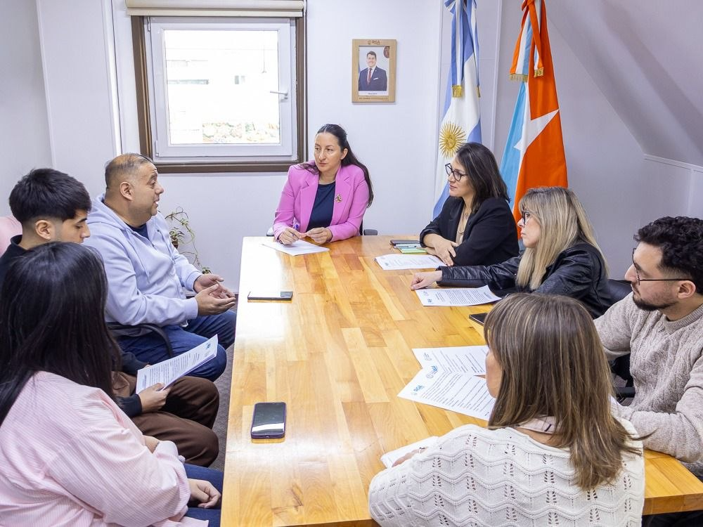 El Municipio de Río Grande coordina con City Bus y el CENT N.º 35 el programa "Aprendo a tomar el cole", que inicia en agosto para promover autonomía y accesibilidad en el uso del transporte público.
