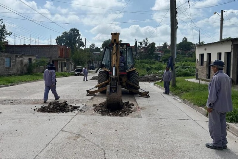 El bacheo permite recuperar la calzada, reducir riesgos de siniestros y mejorar la fluidez del tránsito una vez finalizados los trabajos. 