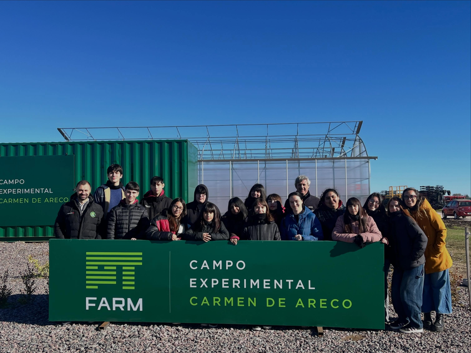 Alumnos de escuelas secundarias participaron de visitas a firmas del distrito para conocer procesos productivos y acercarse al mundo del trabajo.