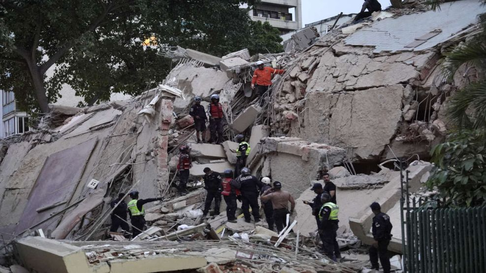 El Gobierno confirmó el aumento de víctimas mientras continúan las tareas de rescate en zonas colapsadas.