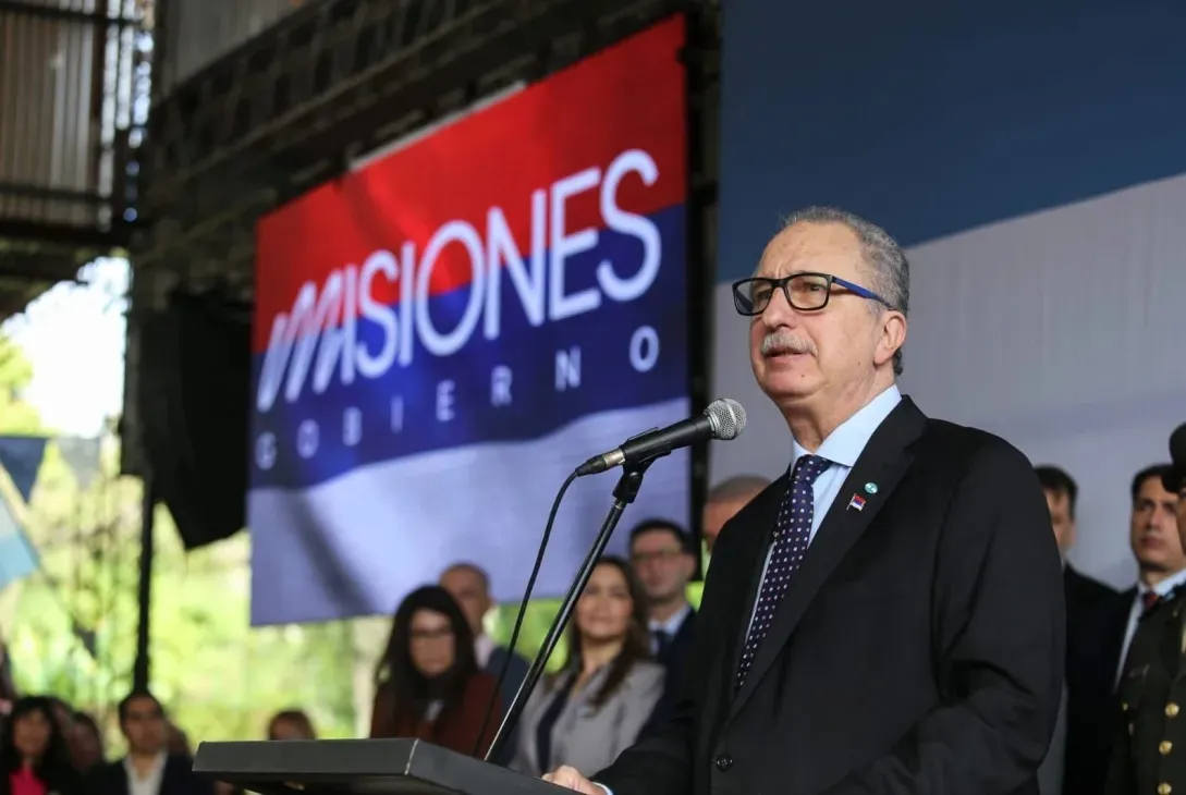 El gobernador Hugo Passalacqua anunció que los salarios estarán acreditados el martes 30 de junio para trabajadores activos y beneficiarios previsionales.