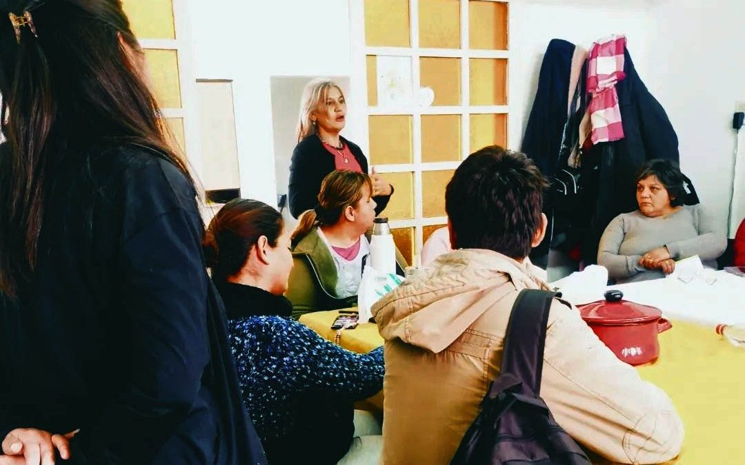 Se trata de espacios gratuitos, pensados para acompañar el tiempo de espera de vecinos que viajan desde distritos y zonas alejadas. 
