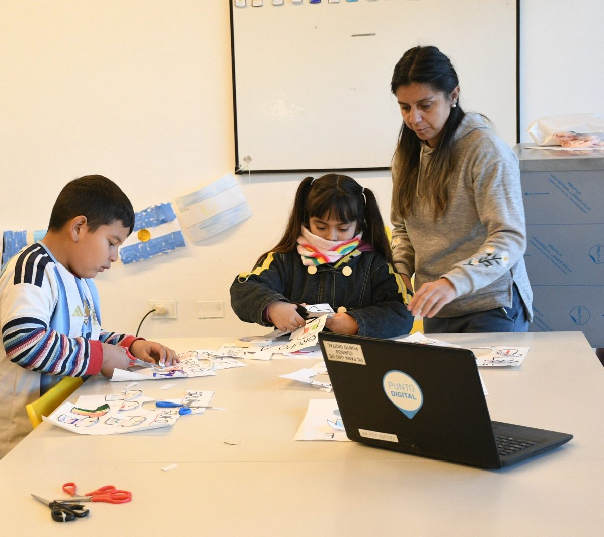 La Municipalidad de Santa Fe lanzó una innovadora Colonia de Invierno con actividades gratuitas de tecnología, arte y deporte para niñas, niños y familias durante el receso escolar.
