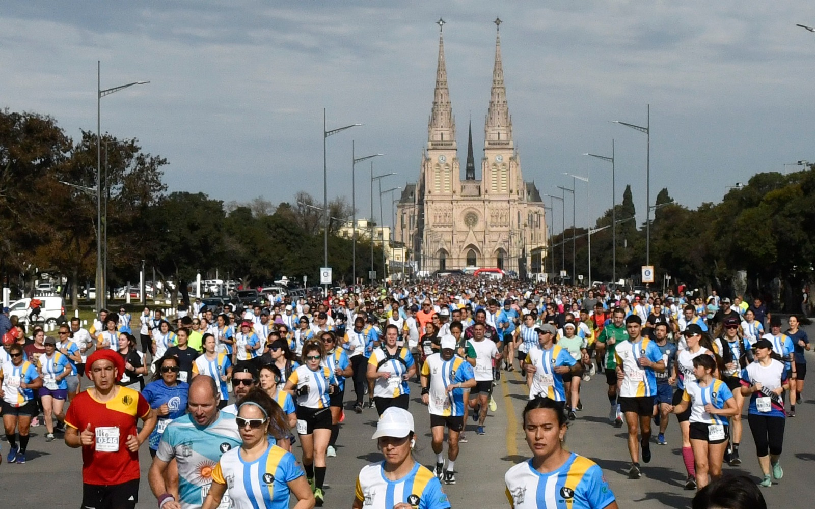 Llega una nueva edición de la Carrera de la Virgen con modalidades pensadas para todas las edades y niveles.