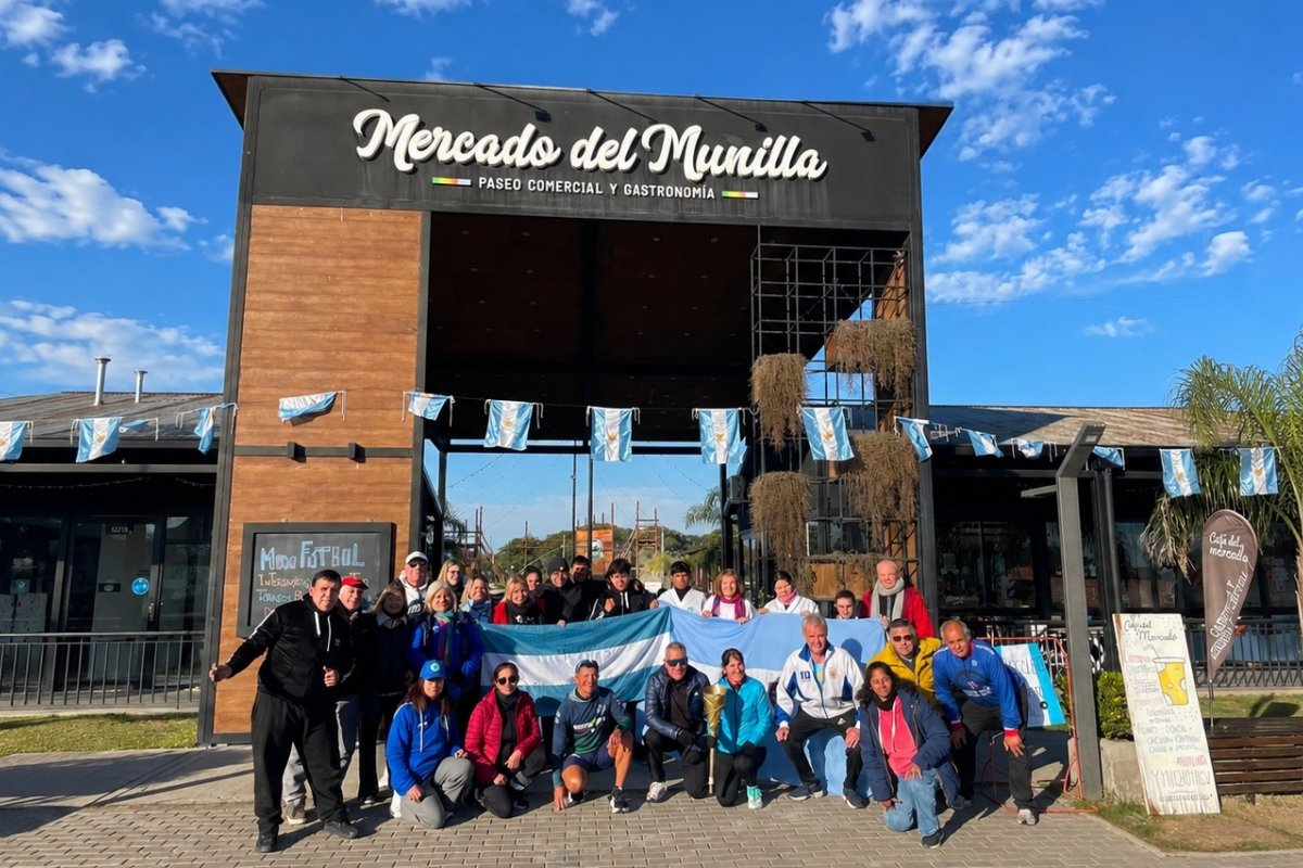 Tras un recorrido por la ciudad, la antorcha arribó al mercado en la jornada “Con espíritu olímpico”, con propuestas deportivas y educación vial.