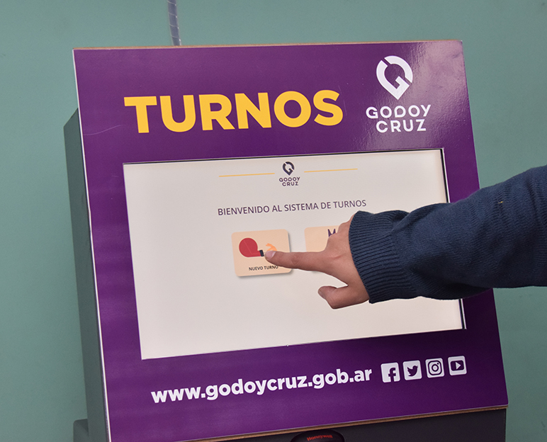 La medida apunta a agilizar y ordenar la atención, con derivación directa al área especializada según el trámite.