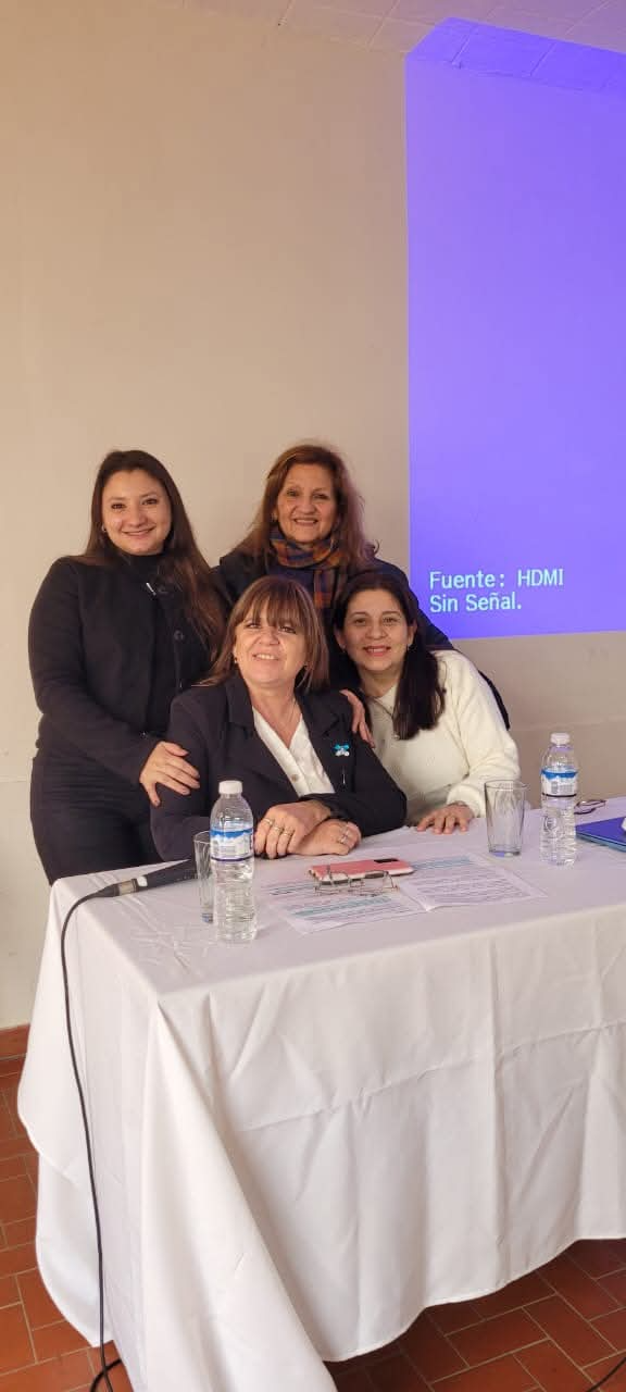 La 6ta Feria Sáenzpeñense del Libro abrió con salas llenas, el taller "El proceso editorial", la charla "Empleabilidad y Recursos Humanos" y la presentación del chatbot "Marti".