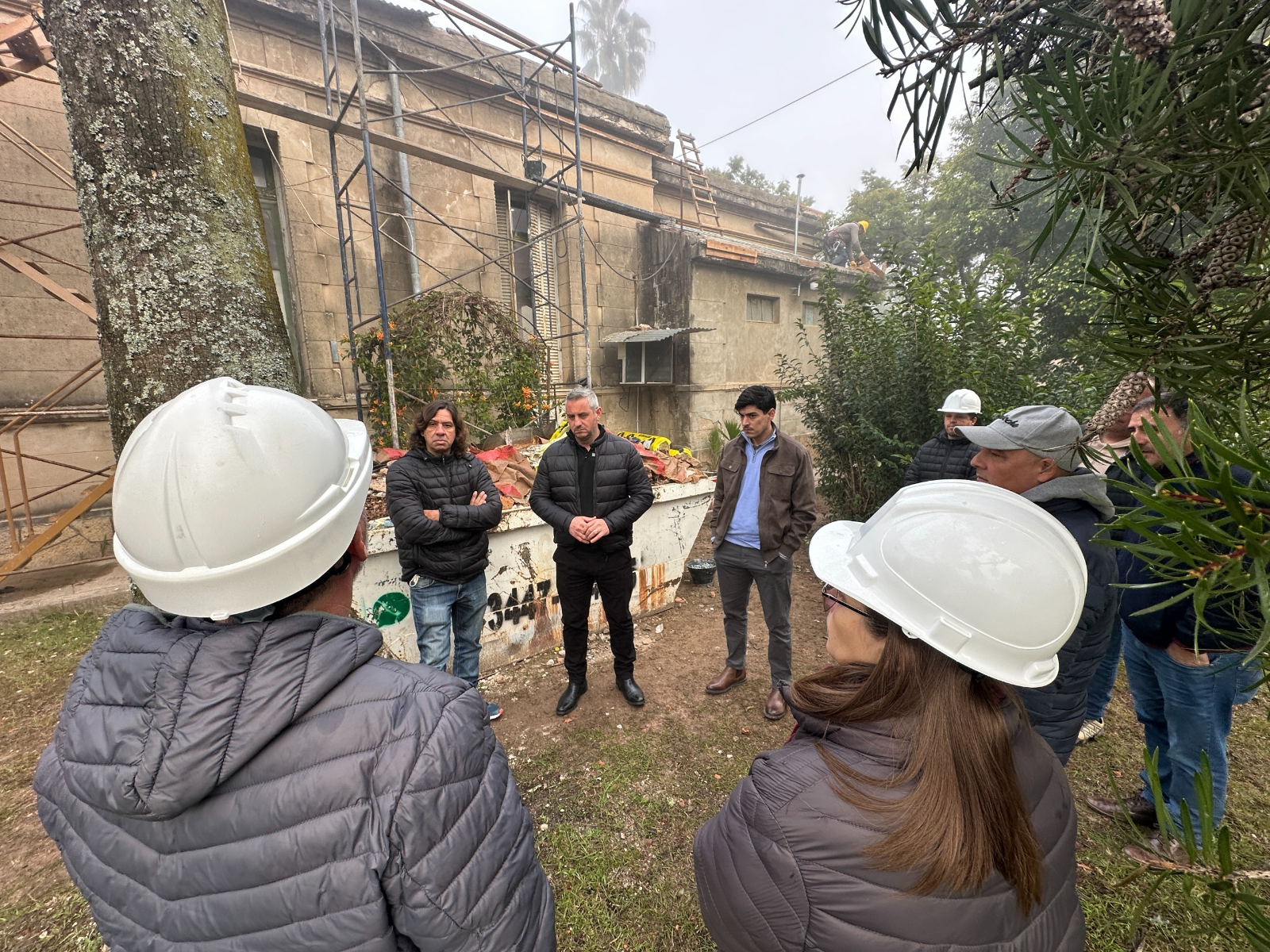 El Intendente supervisó junto a autoridades del Hospital, CAFESG, la Provincia y el Municipio los trabajos que se ejecutan en la Sala de Internación de Mujeres.