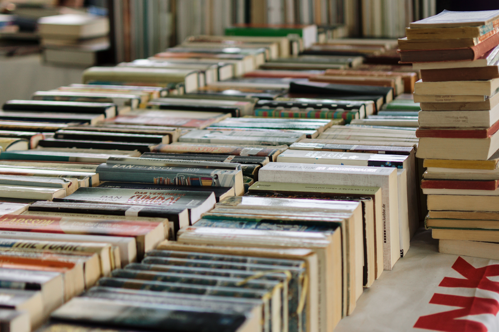 La Municipalidad y las bibliotecas 15 de Junio y Carmen Mellado abren la postulación para la feria del 5 al 8 de agosto. Envíos a cultura@plottier.gob.ar hasta el 15 de julio.