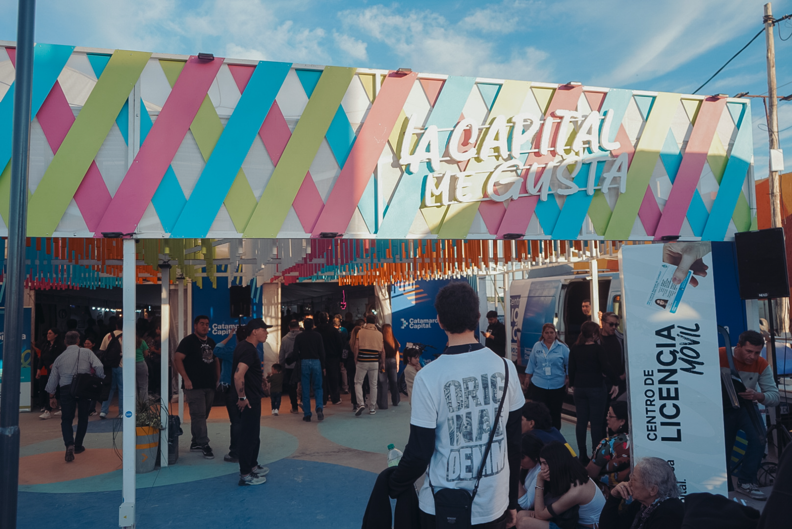 La Municipalidad presenta un diseño inspirado en las montañas, amplía el “Espacio Capital” y suma un sector de food trucks en el Predio Ferial, a días de la Fiesta del Poncho.