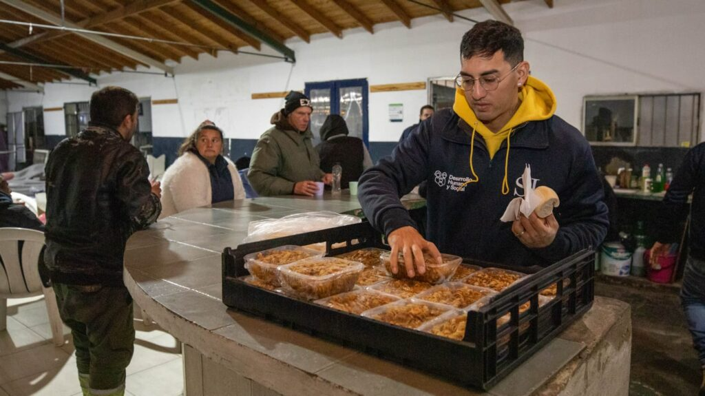 La Municipalidad de San Isidro implementa el Operativo Frío en el Espacio Papa Francisco.