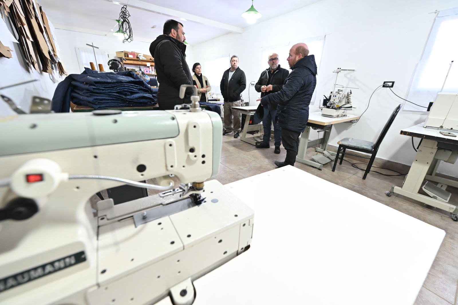 A cargo de Jorge Bruno, las clases abordarán la confección industrial de ropa de trabajo.