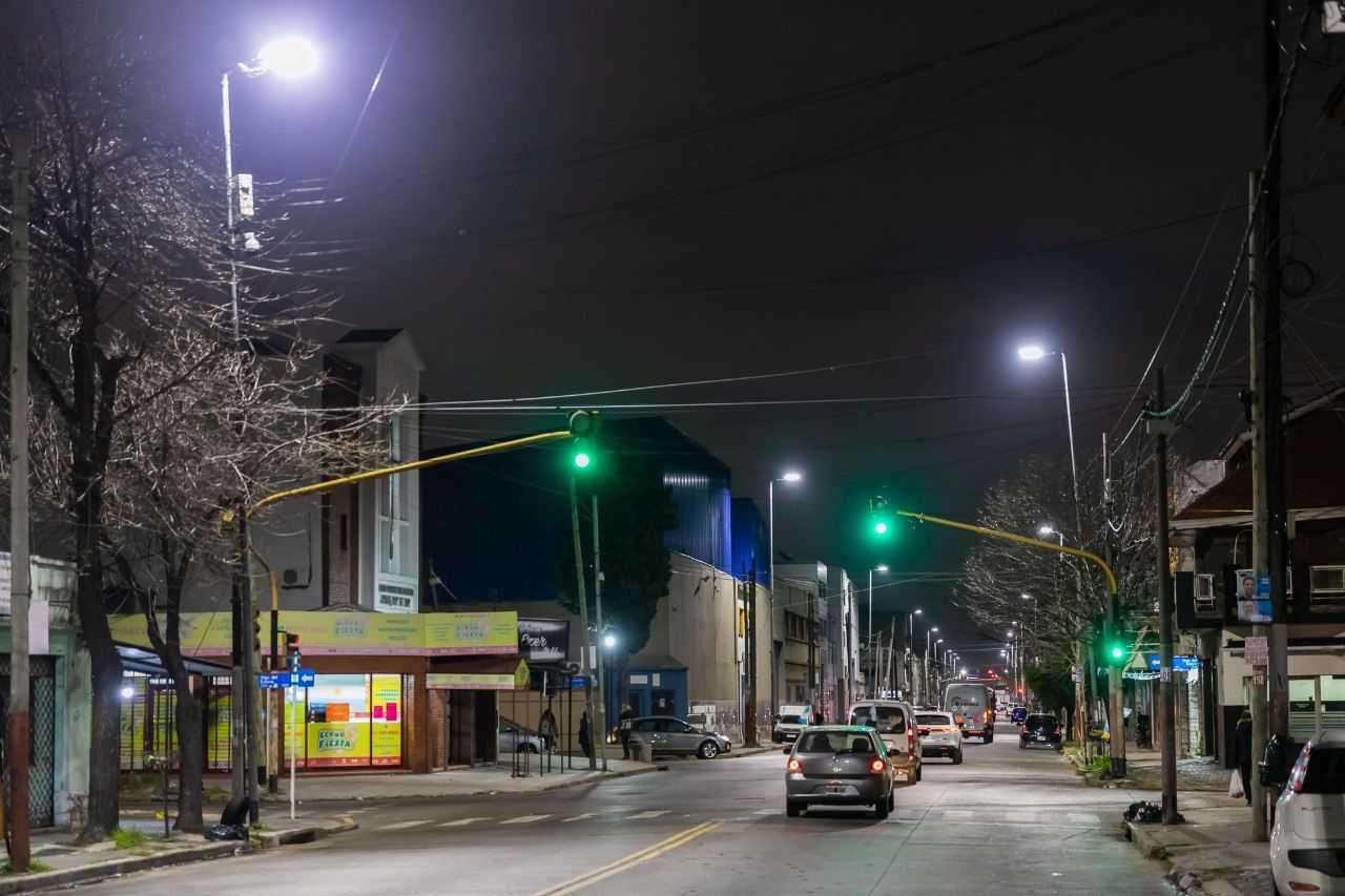 Se colocaron 200 nuevos artefactos LED sobre la avenida 25 de Mayo en el tramo comprendido entre Osorio y Carlos Casares.