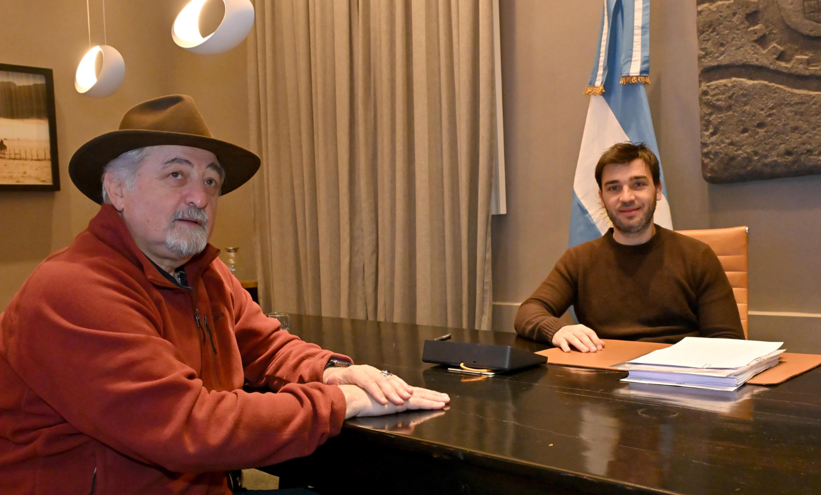 Provincia y Municipio acordaron un plan integral para asistir a las familias afectadas por el derrumbe del cerro Hermitte.