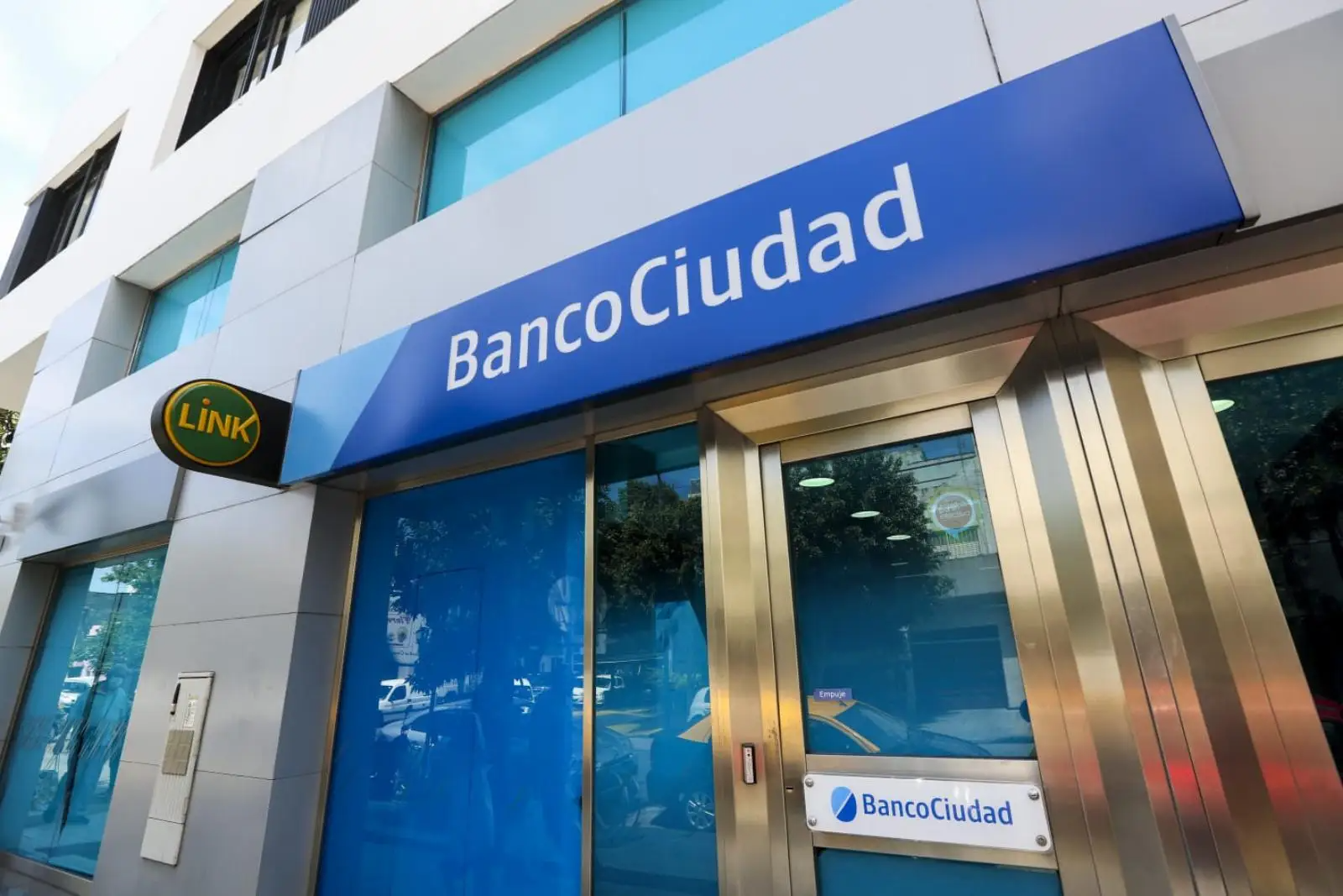  El beneficio apunta a hogares con dificultades financieras y establece nuevos requisitos para acceder a mejores condiciones de pago.