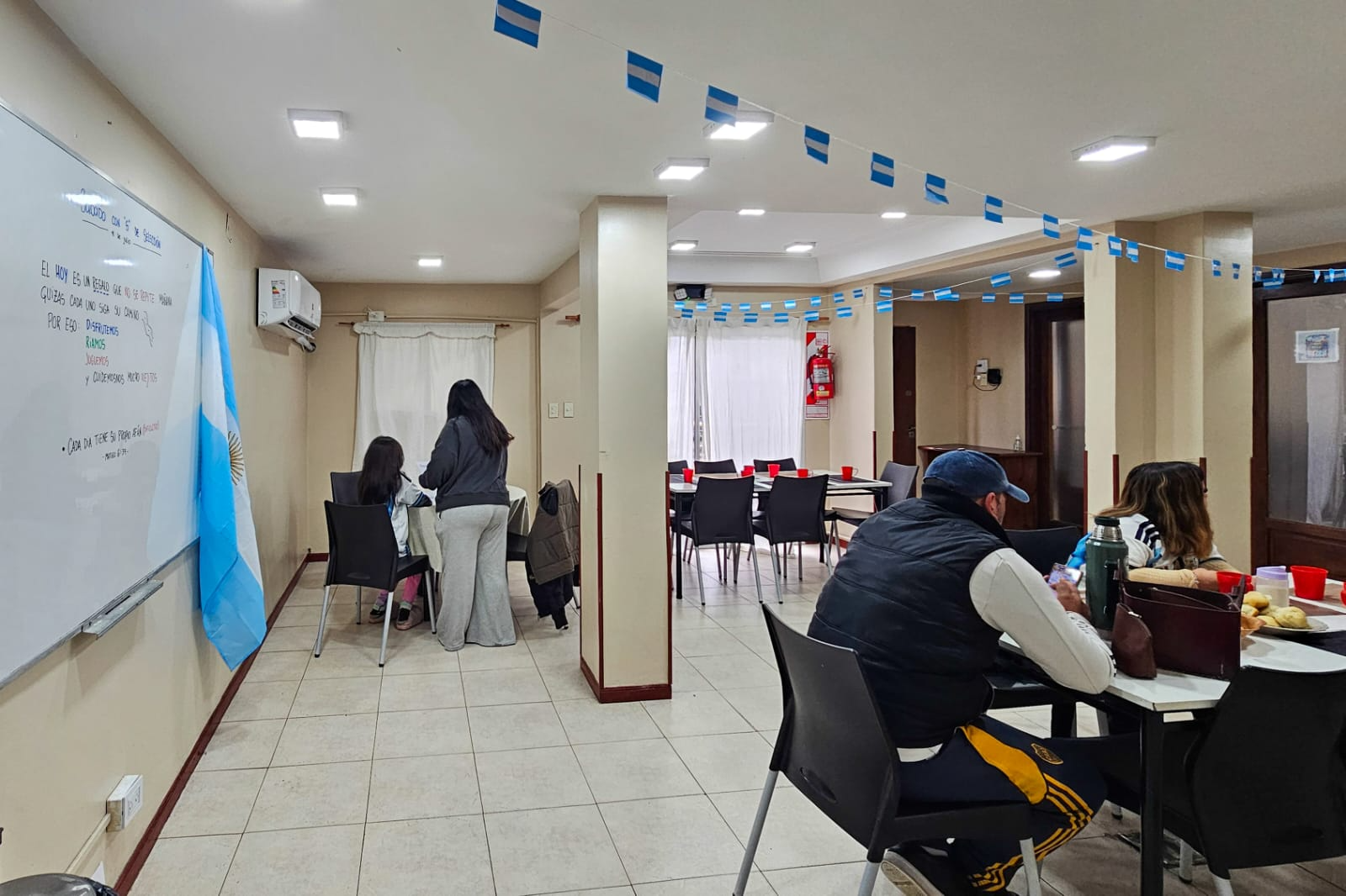 El municipio abrió un dispositivo residencial para jóvenes de 12 a 17 años, gestionado con la Asociación Mujeres por la Nación y articulado con áreas locales.