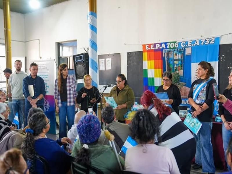 Más de 350 vecinos accedieron a controles oftalmológicos y recibieron anteojos para fortalecer su salud visual y acompañar la continuidad educativa.