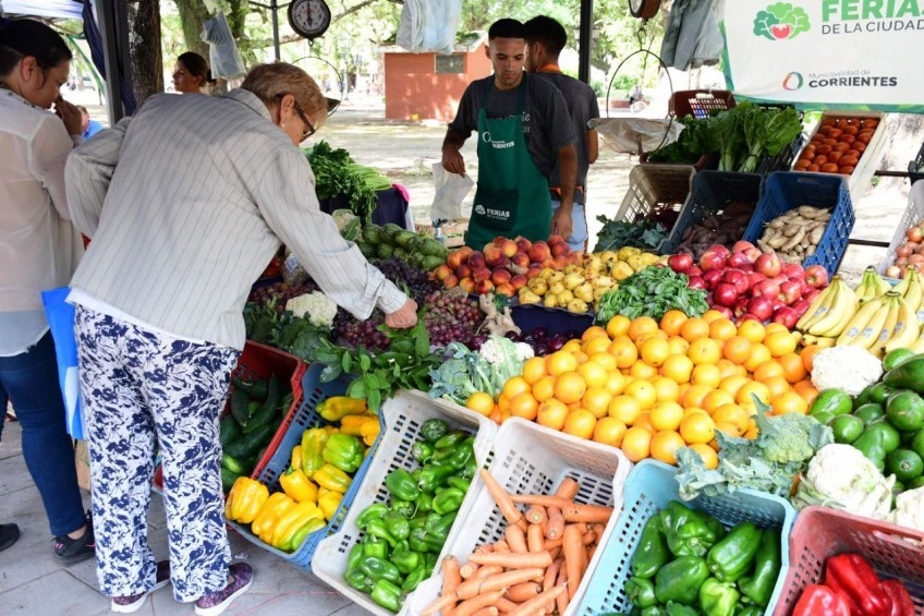 Del 21 al 26 de julio, la Municipalidad de Corrientes realizará las Ferias de la Ciudad con frutas, verduras, panificados, artesanías y comidas en plazas y paseos, con horarios de 8 a 13 y de 10 a 22.