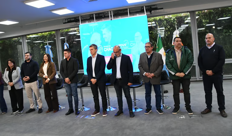 El acto se realizó en Casa de Gobierno y permitió avanzar en la regularización dominial de familias chaqueñas.