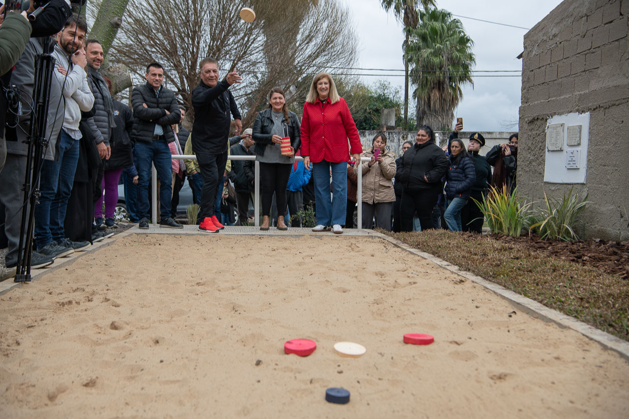 El Municipio inauguró una plaza renovada con espacios recreativos, deportivos y de encuentro para fortalecer la vida comunitaria.